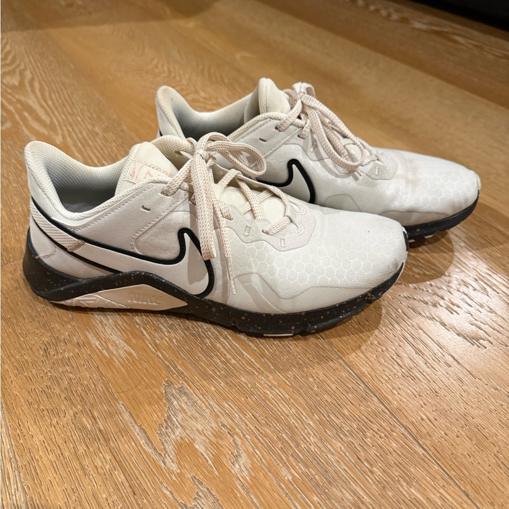 Nike Cream and Black Training Sneakers